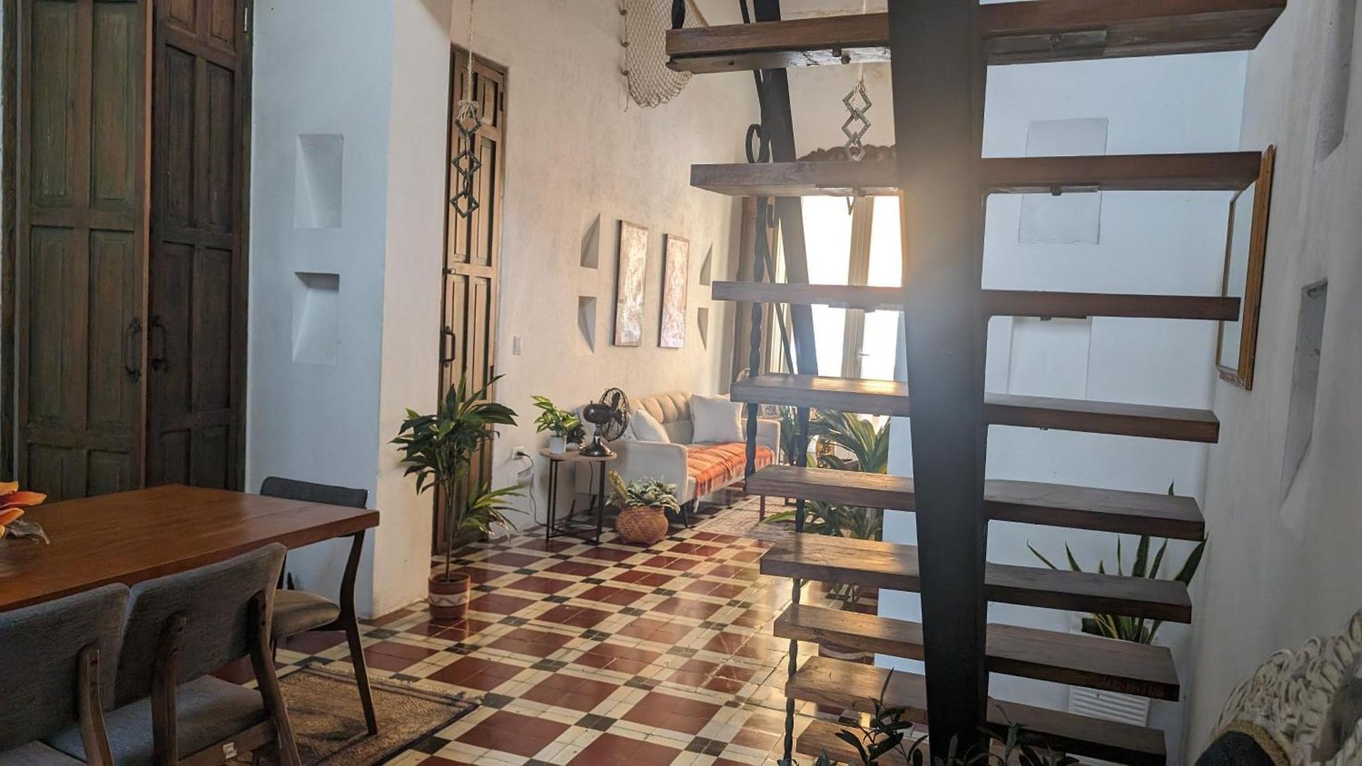 Old 2-bedroom 2-bath Apartamento *