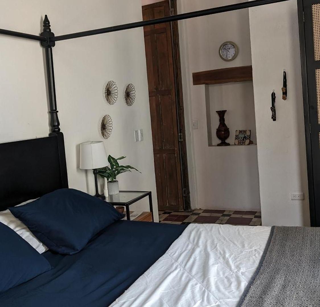 Old 2-bedroom 2-bath Apartamento *