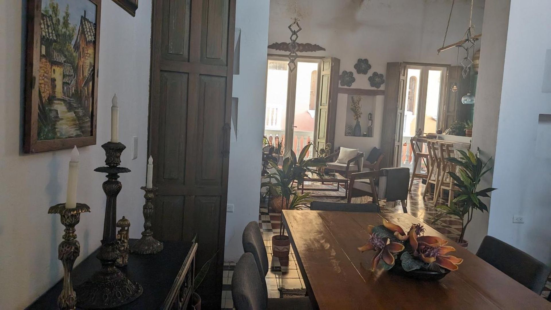 Old 2-bedroom 2-bath Apartamento *