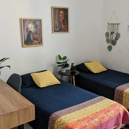 Old 2-bedroom 2-bath Apartamento Cartagena